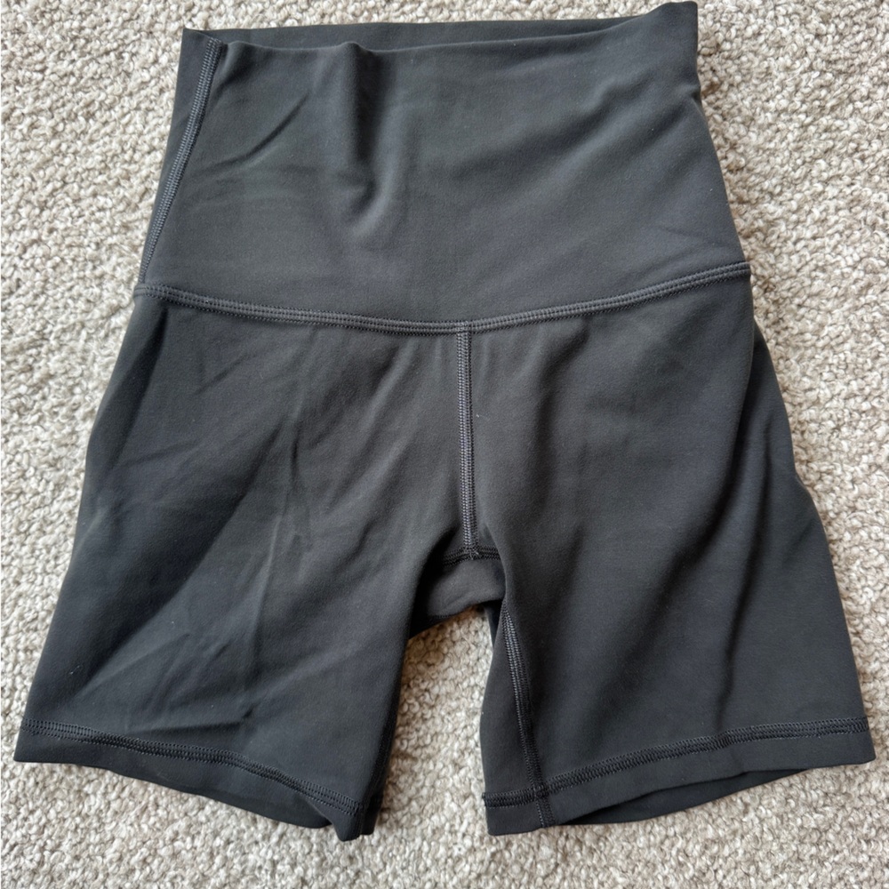 lululemon high rise bike shorts 6”